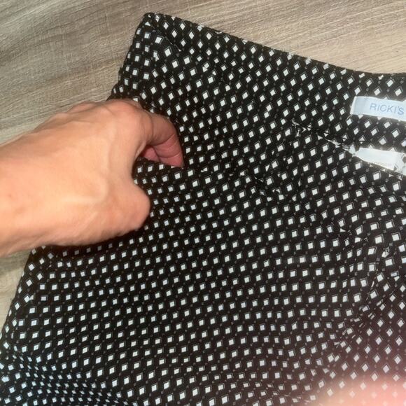 Ricki's Black and White Polka Dot Ankle Pants Sz 8 - Picture 7 of 9